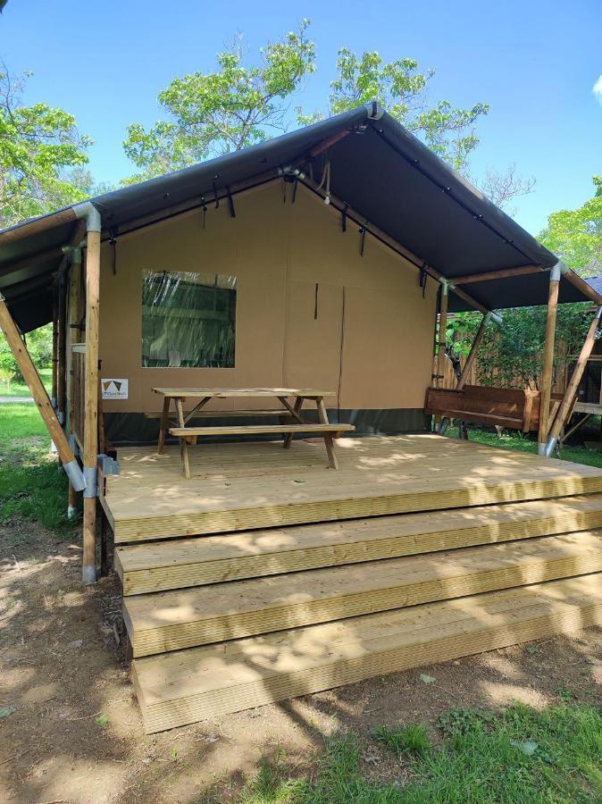 Camping Le Mouliat Hotel Moncrabeau Bagian luar foto