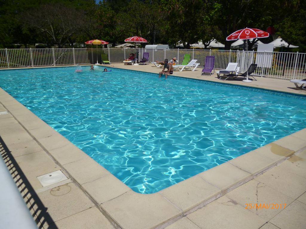 Camping Le Mouliat Hotel Moncrabeau Bagian luar foto