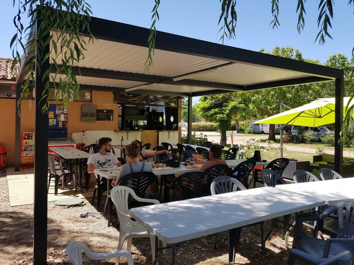 Camping Le Mouliat Hotel Moncrabeau Bagian luar foto