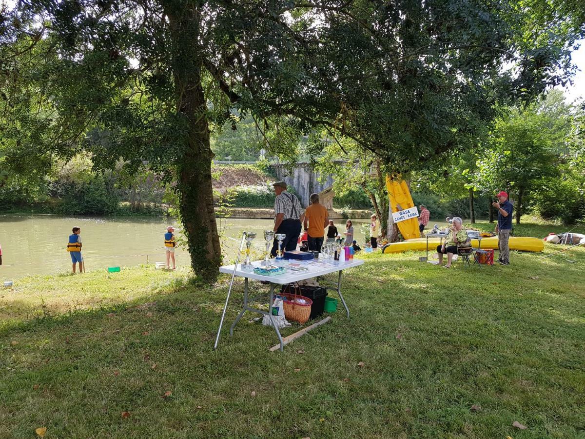Camping Le Mouliat Hotel Moncrabeau Bagian luar foto